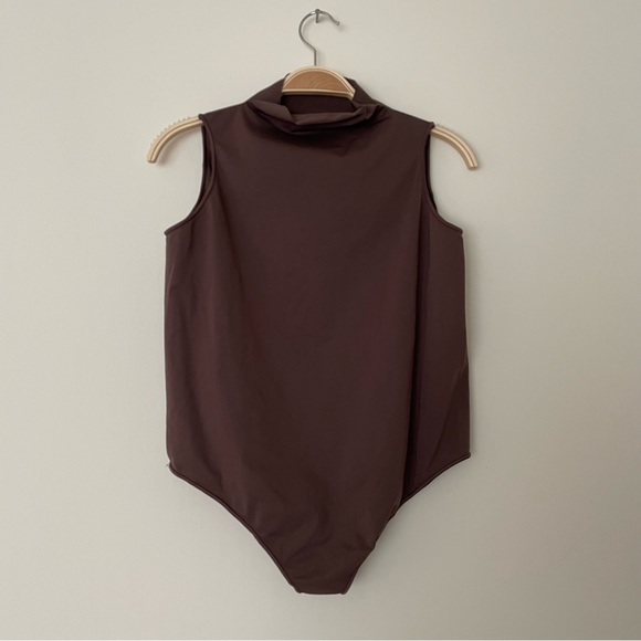 NEW SKIMS Essential Mock Neck Sleeveless Bodysuit In Smokey Quartz 4X/5X - Picture 8 of 11